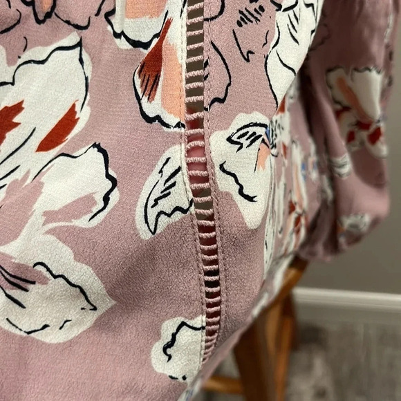 ASTR - Off The Shoulder - Floral Lightweight Blouse - Size Small - Gently Used!! - Picture 7 of 8